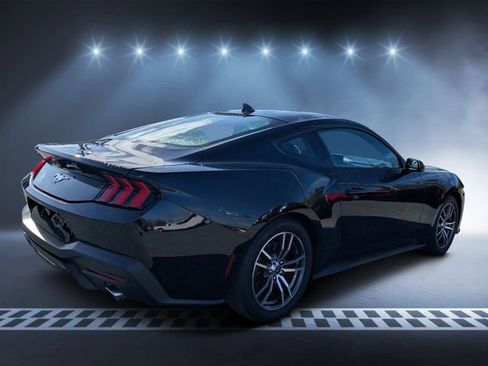 Used 2024 Ford Mustang Coupe image 3