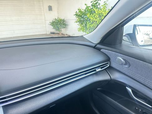 Used 2025 Hyundai Elantra Limited image 36