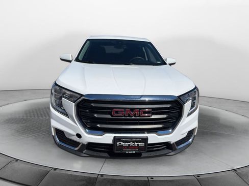 Used 2024 GMC Terrain SLE AWD/4WD image 2