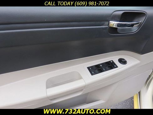 Used 2006 Chrysler 300 Base 4dr Sedan image 30