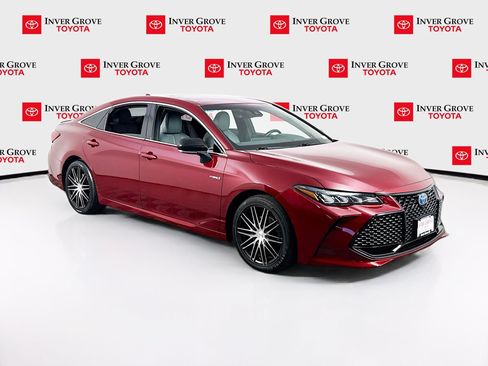 Used 2019 Toyota Avalon XSE w/ Carpet Mat Package FWD image 3