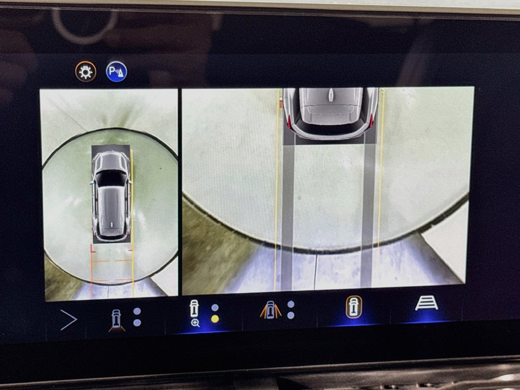 Used 2025 Chevrolet Equinox LT w/ Convenience Package II FWD image 27