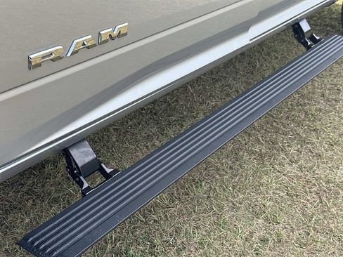 New 2026 RAM 2500 Laramie AWD/4WD image 17