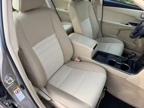 Used 2017 Toyota Camry LE image 11