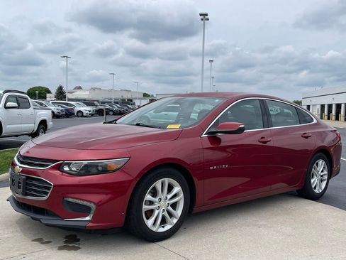 Used 2017 Chevrolet Malibu LT FWD image 3