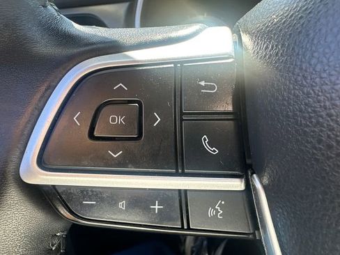 Used 2023 Toyota Highlander XLE AWD/4WD image 36