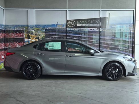 Used 2026 Toyota Camry SE FWD image 4