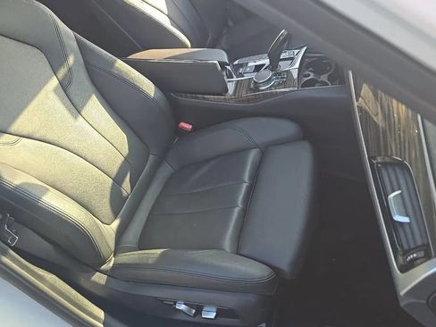 Used 2018 BMW 530e RWD image 9
