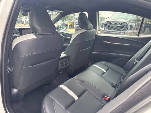Used 2025 Toyota Camry SE FWD image 16