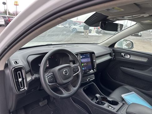 Certified 2025 Volvo XC40 B5 Core image 22