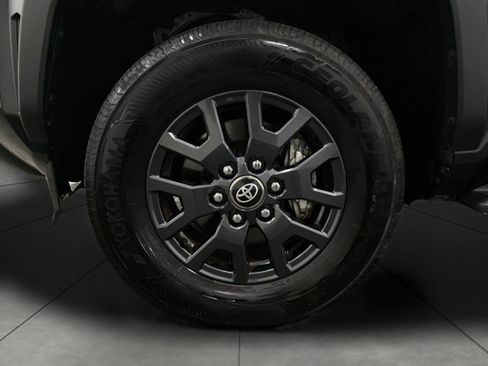 Used 2025 Toyota 4Runner SR5 AWD/4WD image 13