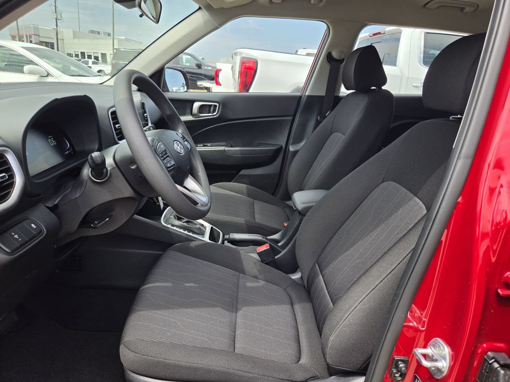 Used 2025 Hyundai Venue SE FWD image 25