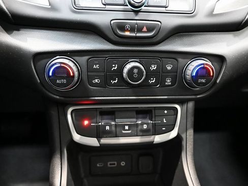 Used 2023 GMC Terrain SLE w/ Driver Convenience Package image 17