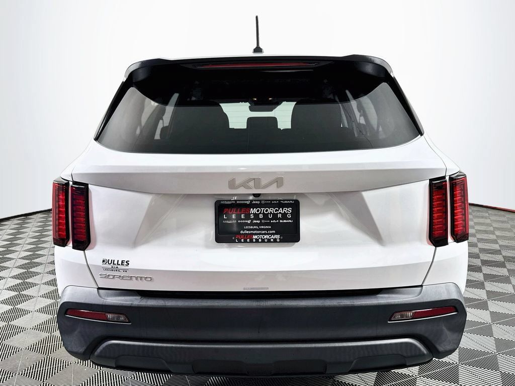 Used 2023 Kia Sorento LX FWD image 6