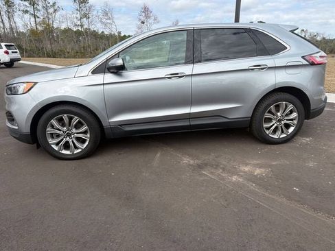 Used 2024 Ford Edge Titanium image 2