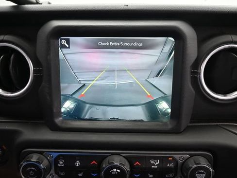 Used 2020 Jeep Gladiator Overland AWD/4WD image 18