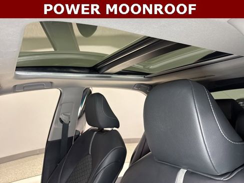 Used 2018 Toyota Camry XSE image 2