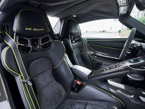 Used 2015 Porsche 918 Spyder w/Weissach Package image 58