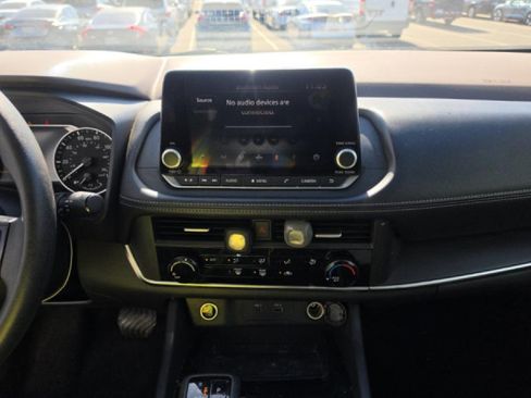 Used 2023 Nissan Rogue S AWD/4WD image 7