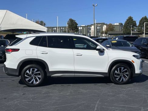 Certified 2025 Volkswagen Tiguan S image 8