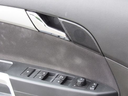 Used 2012 Chevrolet Captiva Sport LT FWD image 33