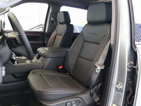 New 2025 GMC Sierra 2500 Denali w/ Denali Reserve Package image 12