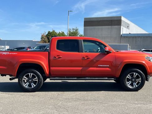 Certified 2018 Toyota Tacoma TRD Sport RWD image 6