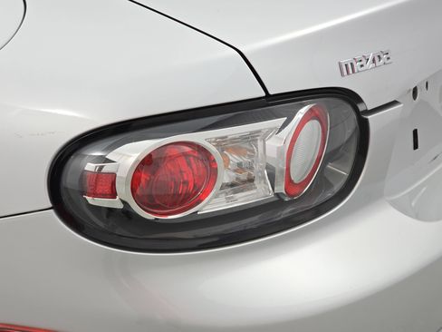 Used 2007 MAZDA MX-5 Miata Sport w/ Appearance Pkg image 28