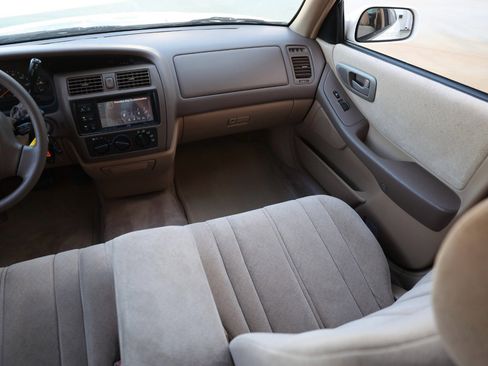 Used 1996 Toyota Avalon XL image 22