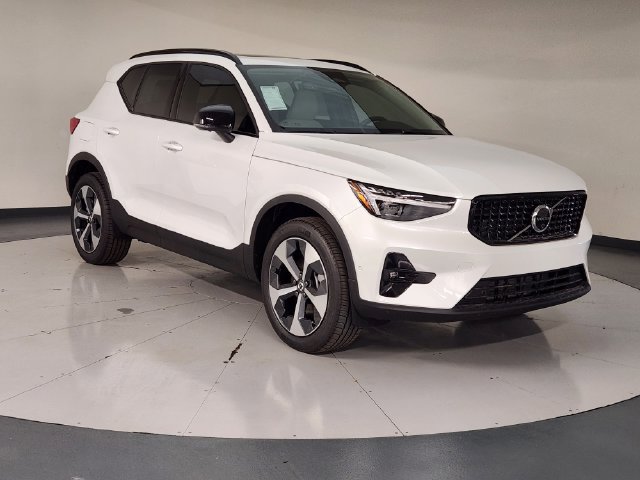Used 2026 Volvo XC40 B5 Plus w/ Protection Package Premier AWD/4WD image 7