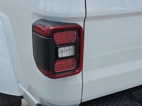 Used 2023 Jeep Gladiator Overland AWD/4WD image 33