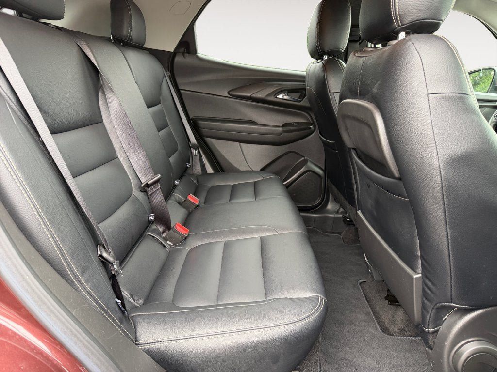 Used 2022 Chevrolet TrailBlazer LT w/ Convenience Package FWD image 24
