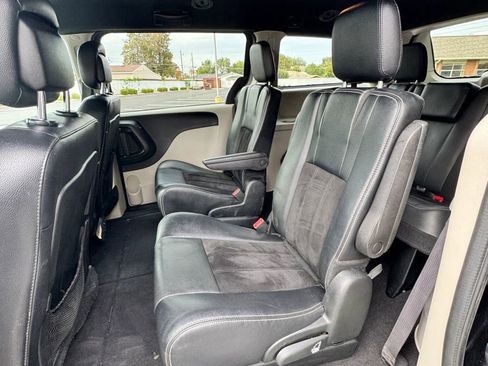 Used 2017 Dodge Grand Caravan SXT image 21