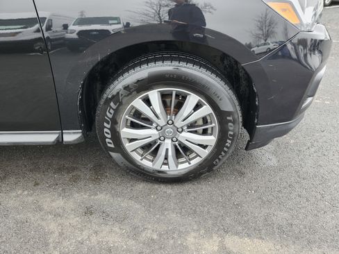 Used 2020 Nissan Pathfinder SV image 37