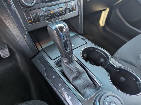Used 2016 Ford Explorer XLT w/ Equipment Group 201A AWD/4WD image 14