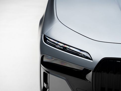 Used 2023 BMW 760i xDrive w/ Executive Package image 13