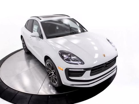 Certified 2026 Porsche Macan AWD/4WD image 22