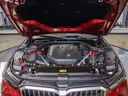 Used 2026 BMW 550e xDrive image 5