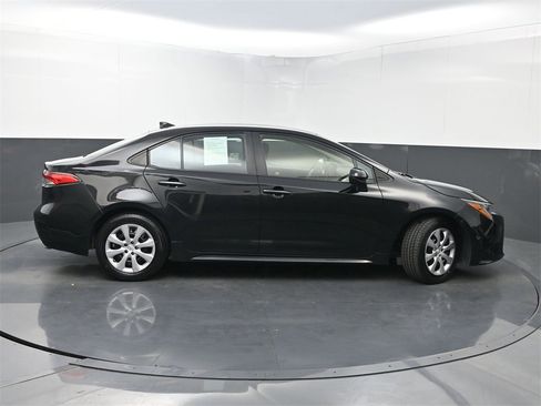 Used 2022 Toyota Corolla LE image 39