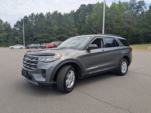 Certified 2025 Ford Explorer Active AWD/4WD image 3