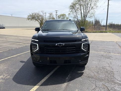 New 2026 Chevrolet Suburban RST w/ RST Capability Package AWD/4WD image 2