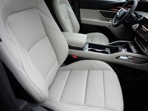 New 2026 Lincoln Nautilus Premier image 11