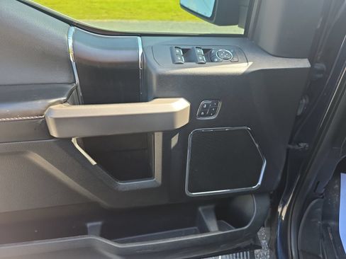 Used 2018 Ford F150 Platinum w/ Equipment Group 701A Luxury AWD/4WD image 13
