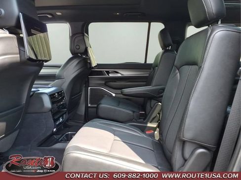 Certified 2024 Jeep Wagoneer Series II AWD/4WD image 23