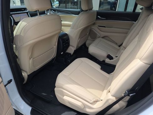 New 2026 Jeep Grand Cherokee L Limited w/ Luxury Tech Group II RWD image 32