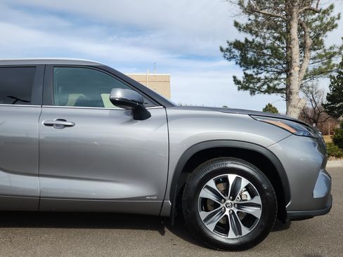 Certified 2025 Toyota Highlander XLE image 7