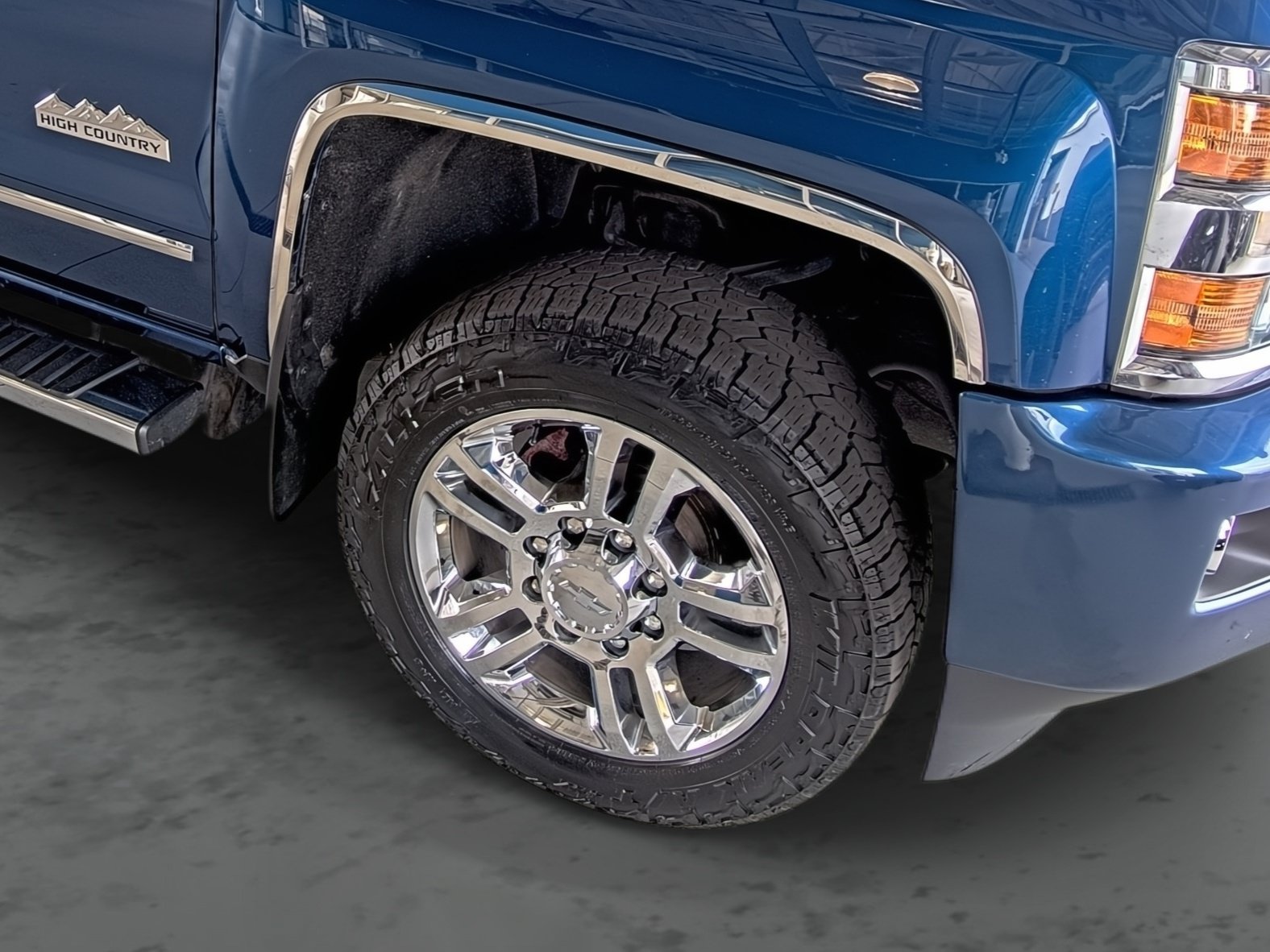 Used 2017 Chevrolet Silverado 2500 High Country w/ Duramax Plus Package AWD/4WD image 16
