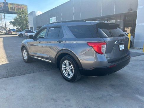 Used 2022 Ford Explorer XLT image 11