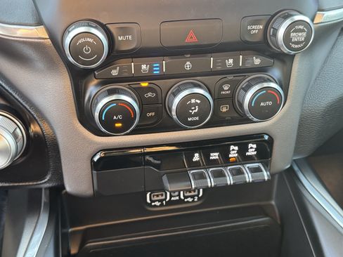Used 2022 RAM 1500 Laramie w/ Sport Appearance Package AWD/4WD image 18