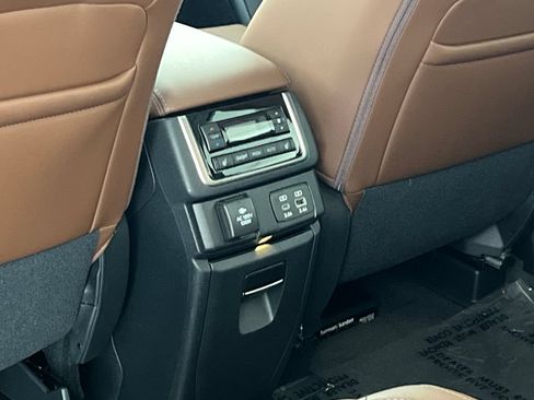 Used 2024 Subaru Ascent Touring AWD/4WD image 47